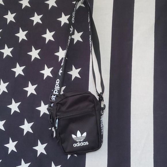 adidas bag triangle